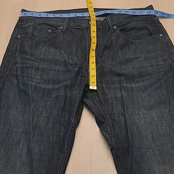 LIKE NEW Levi's 559 Relaxed Straight Medium Wash Mens Jeans - Picture 12 of 14